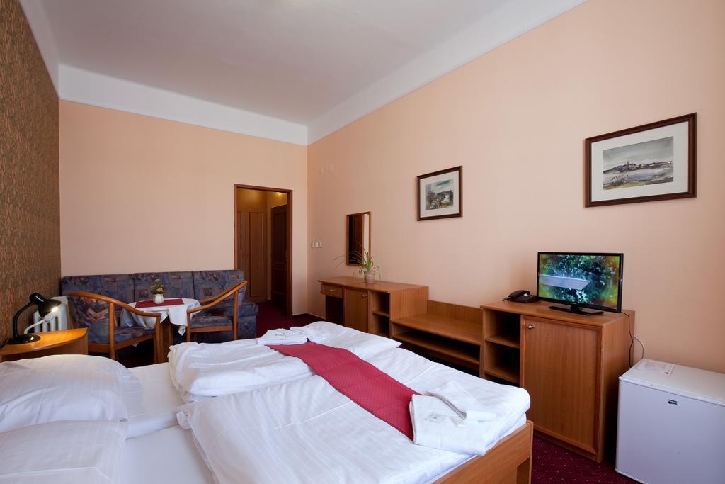 Hotel U Cerneho Orla Telc Ngoại thất bức ảnh